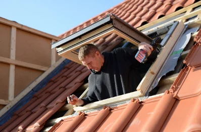 Pose de fenêtres de toit Velux à Thoiras